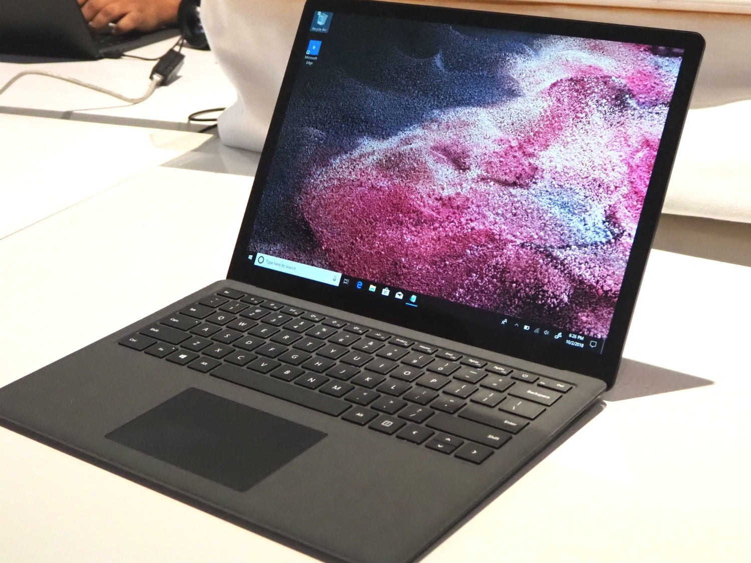 MacBook Air 2018 hay Surface Laptop 2: Chọn ultrabook nào? (ảnh 6)
