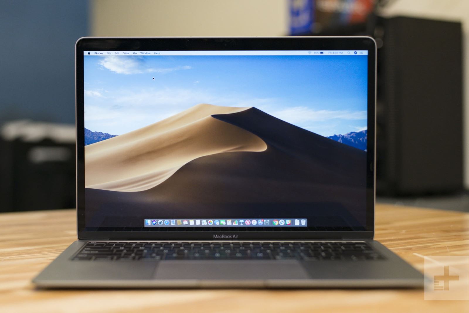 MacBook Air 2018 hay Surface Laptop 2: Chọn ultrabook nào? (ảnh 7)