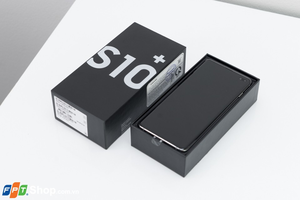Mở hộp Galaxy S10+ phiên bản trắng ngọc trai: Xứng danh siêu phẩm trong giới smartphone