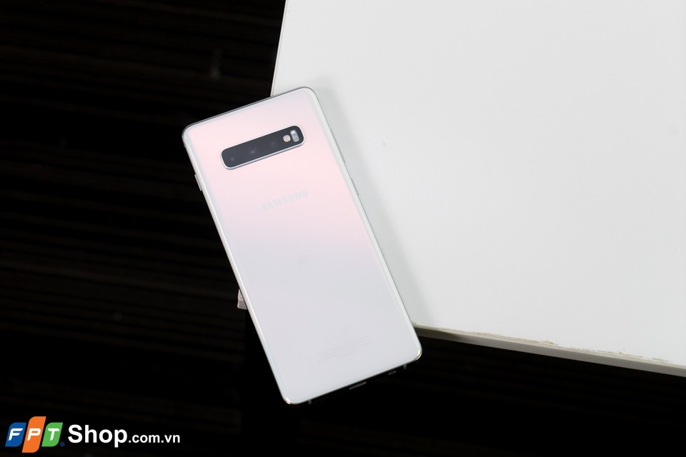 Mở hộp Galaxy S10+ phiên bản trắng ngọc trai: Xứng danh siêu phẩm trong giới smartphone