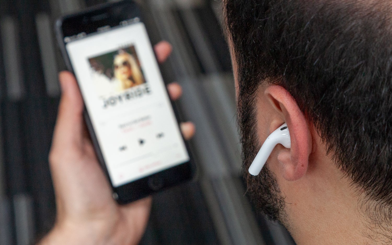 So sánh Galaxy Buds và AirPods: Đâu là chiếc tai nghe không dây hoàn hảo? 6