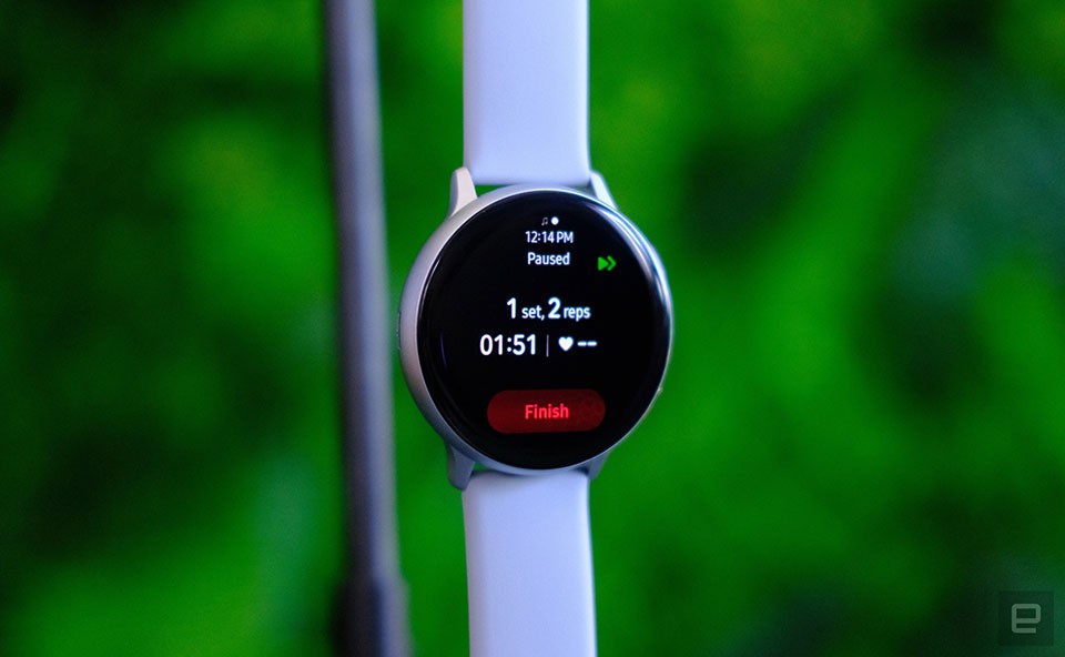 Bạn đang tìm kiếm một chiếc đồng hồ thông minh với thiết kế đẹp và tính năng thông minh? Hãy xem Samsung Galaxy Watch Active 2 Hands-on để có cái nhìn gần hơn về chiếc đồng hồ thông minh này.