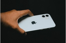 iPhone 13 series giúp Apple thống trị phân khúc smartphone cao cấp trong Q1/2022