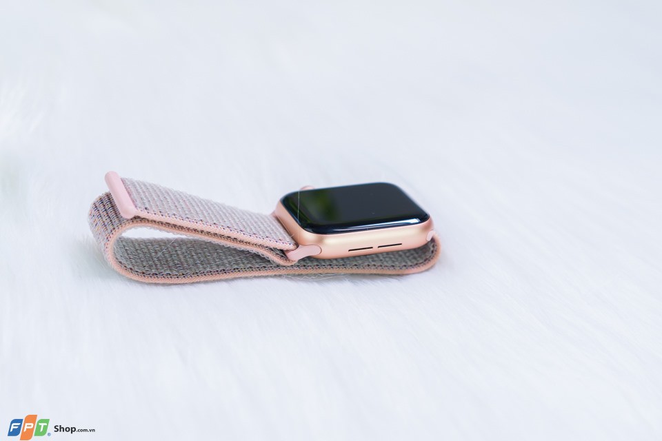 Apple Watch Series 4 GPS, 44mm viền nhôm vàng dây cao su hồng MU6F2VN/A