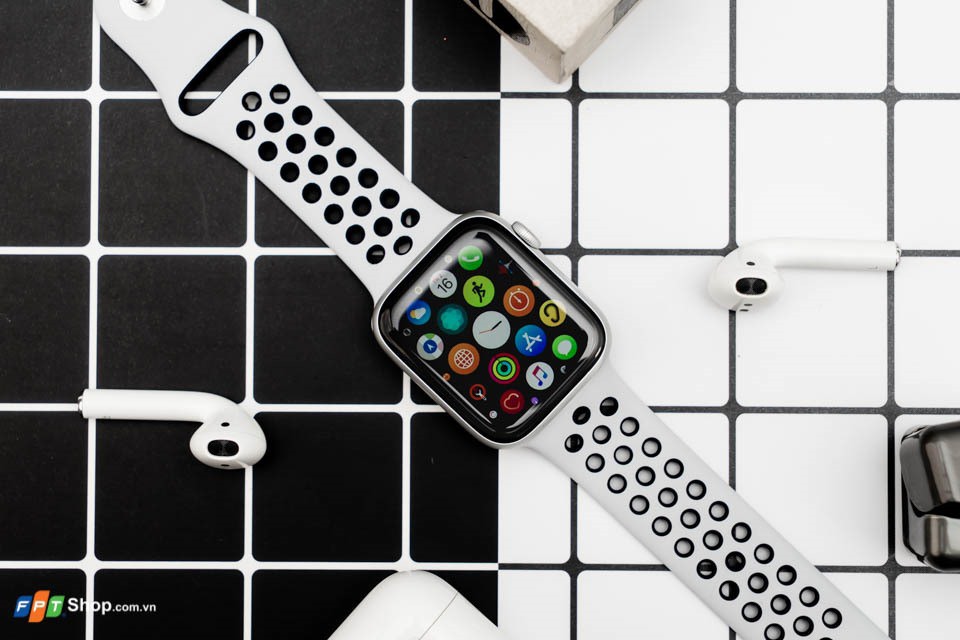 Apple Watch Nike Series 5 GPS Cellular 40mm viền nhôm dây cao su