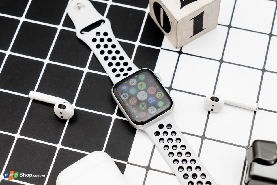 Apple Watch Nike Series 5 GPS 40mm viền nhôm dây cao su