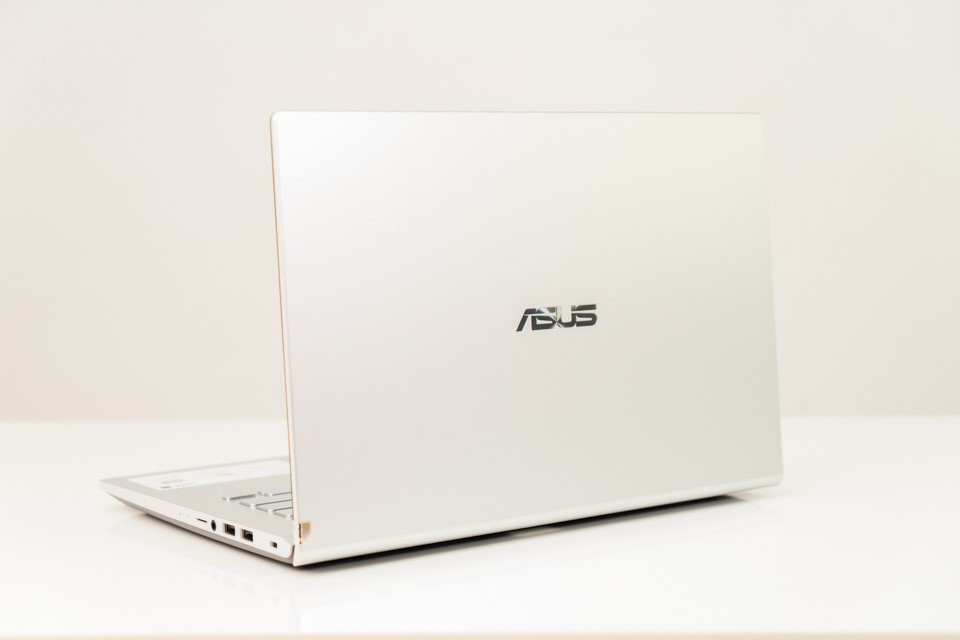 Laptop Asus Vivobook D409DA EK110T R3 3200U/4GB/256GB SSD/WIN10